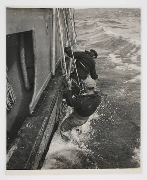 Sutherland and Cook stopping leaks on HMAS WYATT EARP