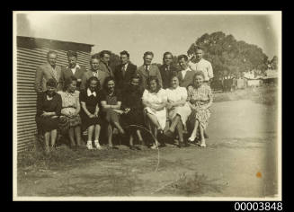 Group of migrants at the Bathurst Migrant Centre, 1949