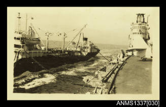 HMAS SYDNEY III refuelling from WAVE SOVEREIGN