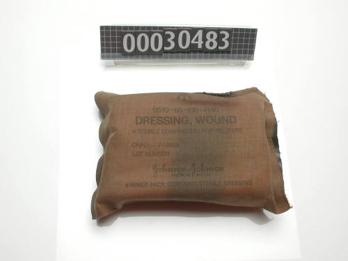 ROYAL AUSTRALIAN NAVY [RAN] ISSUED WOUND DRESSING FOR THE GULF WAR