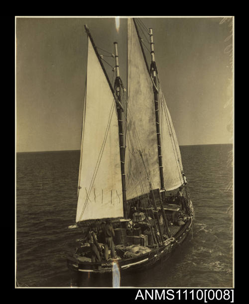 Pearling lugger FLYING FOAM under sail