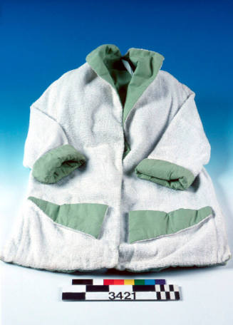 Men's green cotton and white terry towelling beach jacket with short sleeves and large pockets
