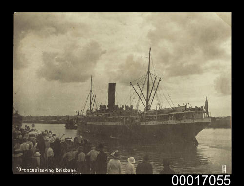 SS ORONTES leaving Brisbane, 4.4.15