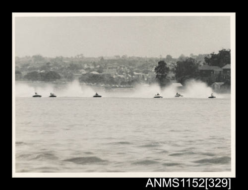 Hydroplanes racing