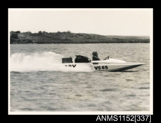 Hydroplane SNOOPY at high speed