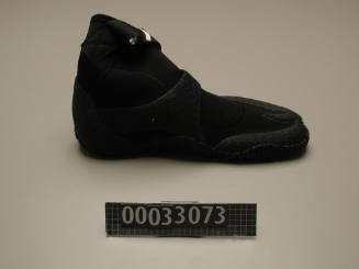 Quiksilver split toe reef boot for left foot