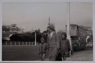 Bendler family arriving in Perth