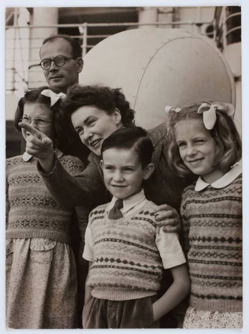 The Scutter family reaching Sydney aboard the MOOLTAN