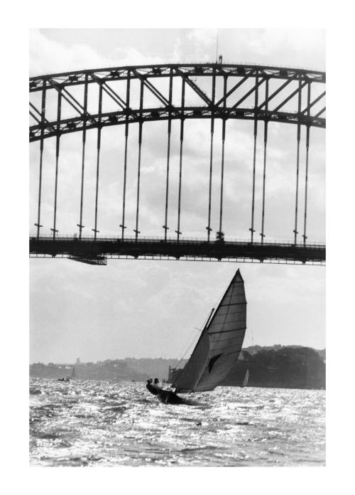 18-foot skiff DESDEMONA and Sydney Harbour Bridge