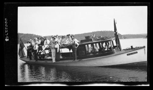 Launches, picnics and tugs on harbour