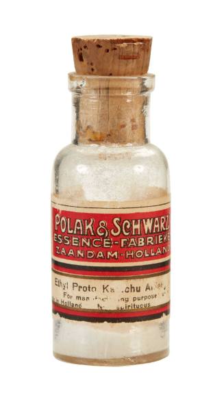 Bottle of Essence Fabrieken from the medicine chest of the SAMUEL PLIMSOLL