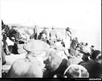 Crowd of civilians possibly at The Gap in Sydney during US Navy fleet visit