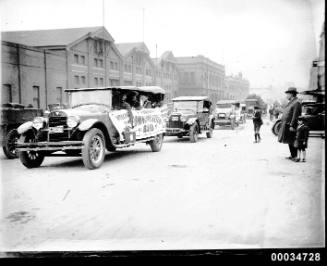 Motorcade in a street, possibly during the American Fleet visit to Sydney