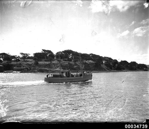 Launch NANAGAI motoring past The Sydney Rowing Club boatshed