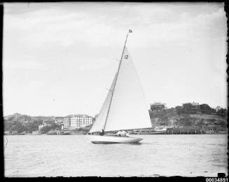 Single mast yacht near Neutral Bay, Sydney
