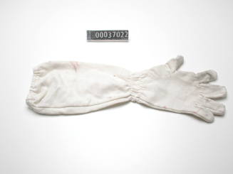 Anti flash glove worn by Cposn Bryson on HMAS SYDNEY