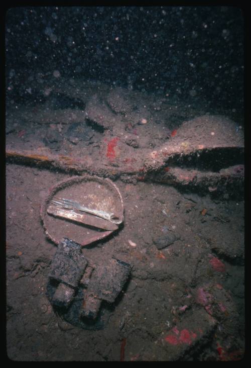 Objects on a shipwreck