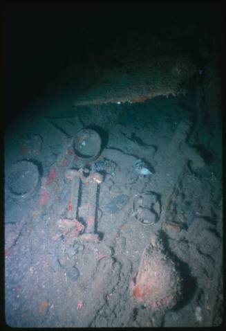 Objects on a shipwreck