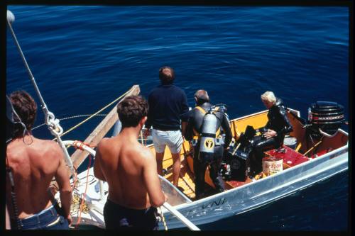 White motorboat with Valerie Taylor, Stan Waterman and Rodney Fox on board