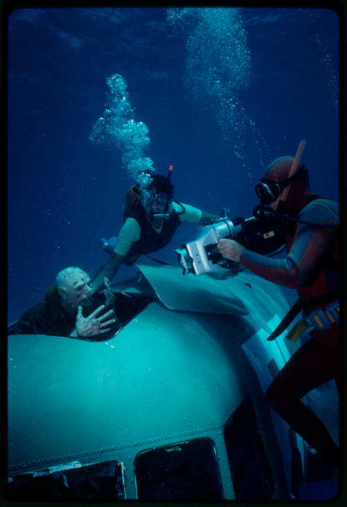 Ron Taylor filming underwater for "Sky Pirates"