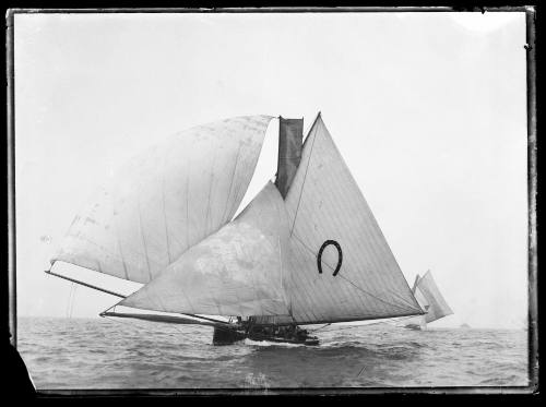 18-footer PASTIME at Sydney Heads, inscribed 1072