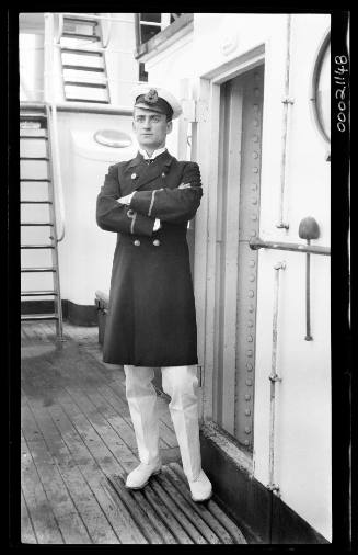 Unidentified sub-lieutenant officer of the White Star Line