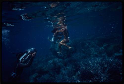 Brooke Shields and Chris Atkins in an underwater love scene for "The Blue Lagoon"