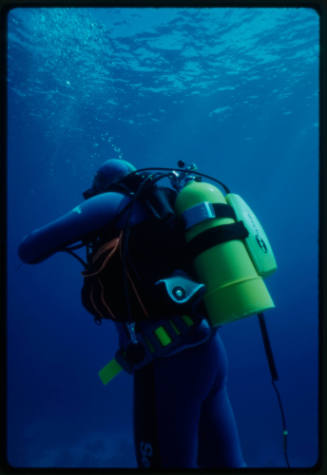 Diver underwater wearing the Shark Pod