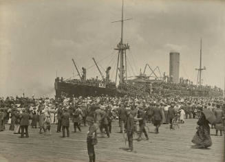 WWI troopship HMAT ASCANIUS about to depart 10 November 1915