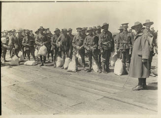Soldiers waiting to board a troopship, Melbourne