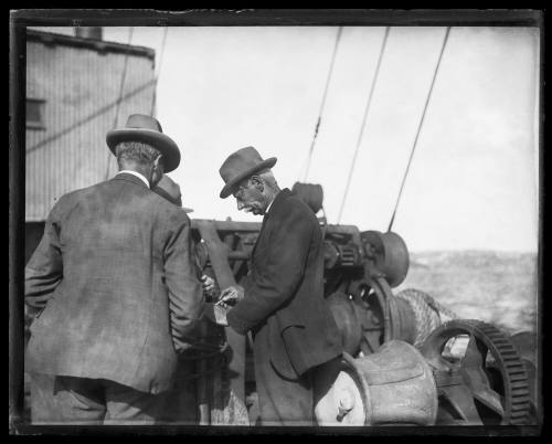 Sheerlegs crane workers probably salvaging the wreck of Sydney ferry GREYCLIFFE