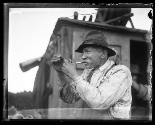 Man in front of a sheerlegs crane probably after GREYCLIFFE disaster