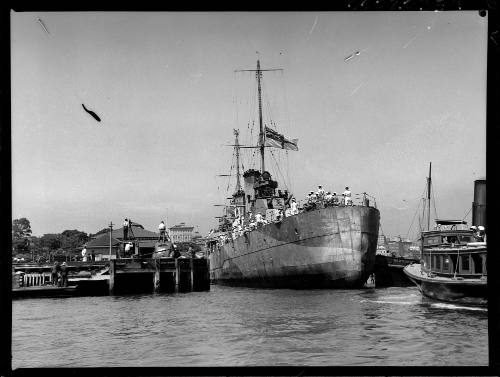 HMAS SYDNEY II returning to port