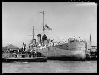 HMAS SYDNEY II returning to port