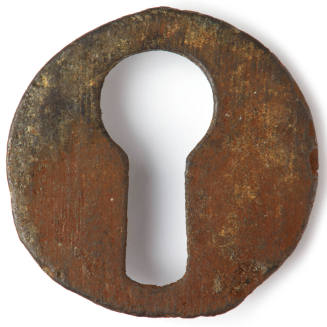 Metal keyhole surround