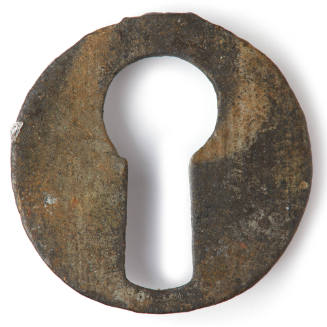 Metal keyhole surround