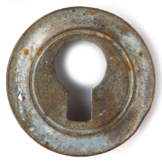 Metal keyhole surround