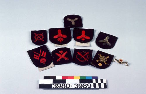 RAN trade insignia: Visual Signalman 2nd Class