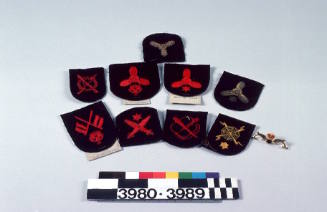 RAN trade insignia: Visual Signalman 2nd Class