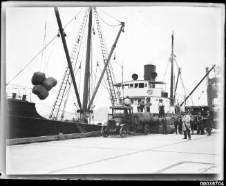 Unloading wool bales from SS CANONBAR