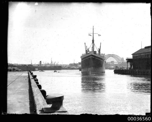 NEW ZEALAND STAR entering dock