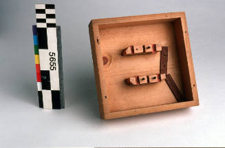 Wooden container box with mounts from MV MOONTA for compass card object 00007913.


