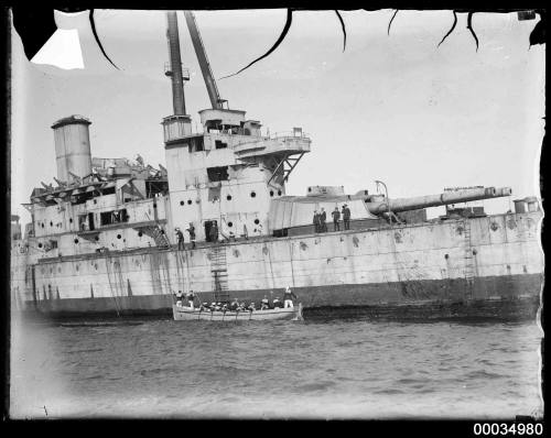 Sailors leaving the former HMAS AUSTRALIA I