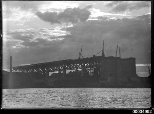 Sydney Harbour Bridge under construction, south side