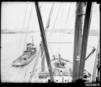 TSS ORUNGAL with tugboat on Brisbane river