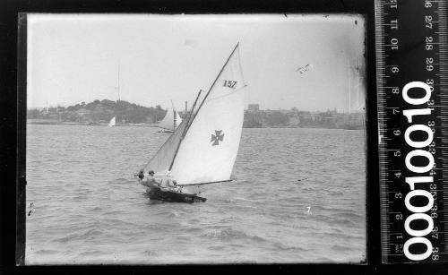 16-foot skiff MIMOSA under sail on Sydney Harbour