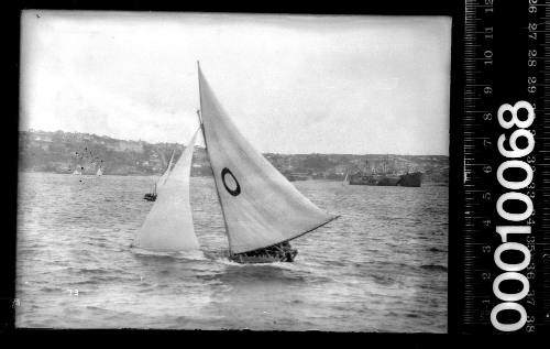 18-footer LIFESAVER on Sydney Harbour