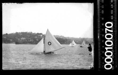 18-footer LIFESAVER on Sydney Harbour