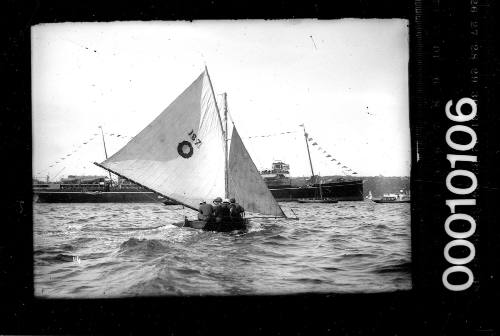 10-footer with "187" and a circle on main sail