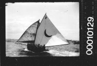 18-footer DEFIANCE sailing on Sydney Harbour